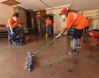 Samaritan's Purse Free Disaster Relief Volunteers at work